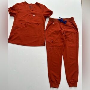 FIGS orange / rust Scrub uniform Set size small